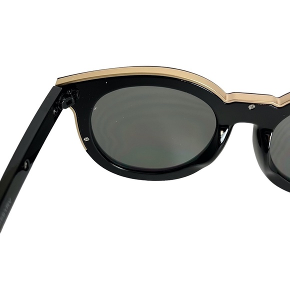 SUNGLASSES SUN GLASSES Shades Round Plastic Arrow Gold Toned Trim Vacation Beach - Picture 9 of 16